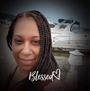 Meet your Posher, Monique